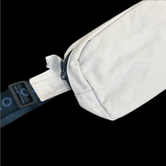 Peloton Fanny Pack - NWT - Picture 2 of 10